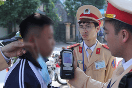 Huy động tối đa lực lượng xử phạt tài xế vi phạm nồng độ cồn trong 7 ngày Tết